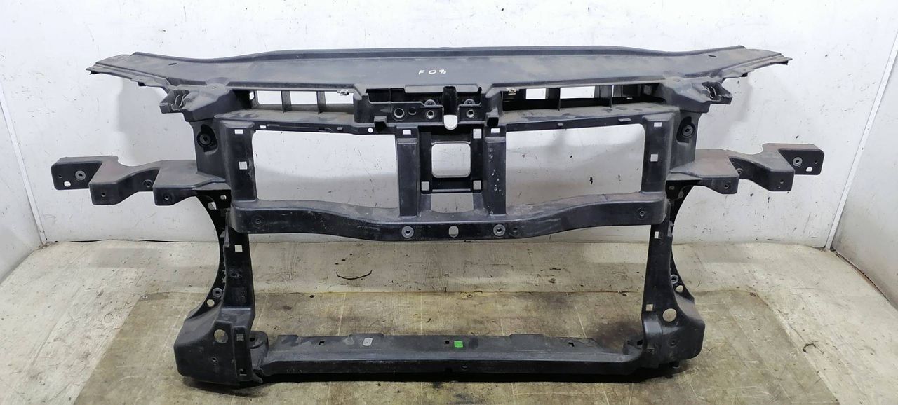 передняя панель крепления облицовки (телевизор) Volkswagen Passat B6 2007, 2.0 л., бензин, АКПП, серебристый, универсал, передний привод, 3C0010409J, 3C0805588D - фото №1