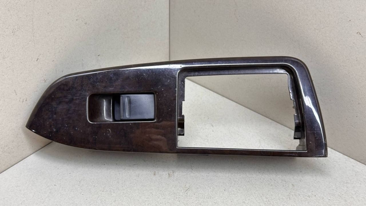 кнопка стеклоподъемника двери задней Toyota Mark II 7 поколение X90 1994, 2.5 л., i, 1JZ-GE, бензин, АКПП, белый, седан, полный привод, правый руль, 8481022110 - фото №1