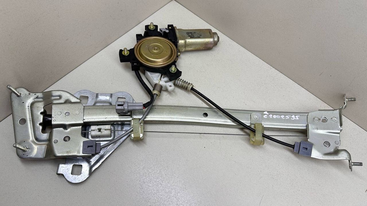 стеклоподъемник электрический задний правый Toyota Mark II 7 поколение X90 1994, 2.5 л., i, 1JZ-GE, бензин, АКПП, белый, седан, полный привод, правый руль, 85710-22290 - фото №1