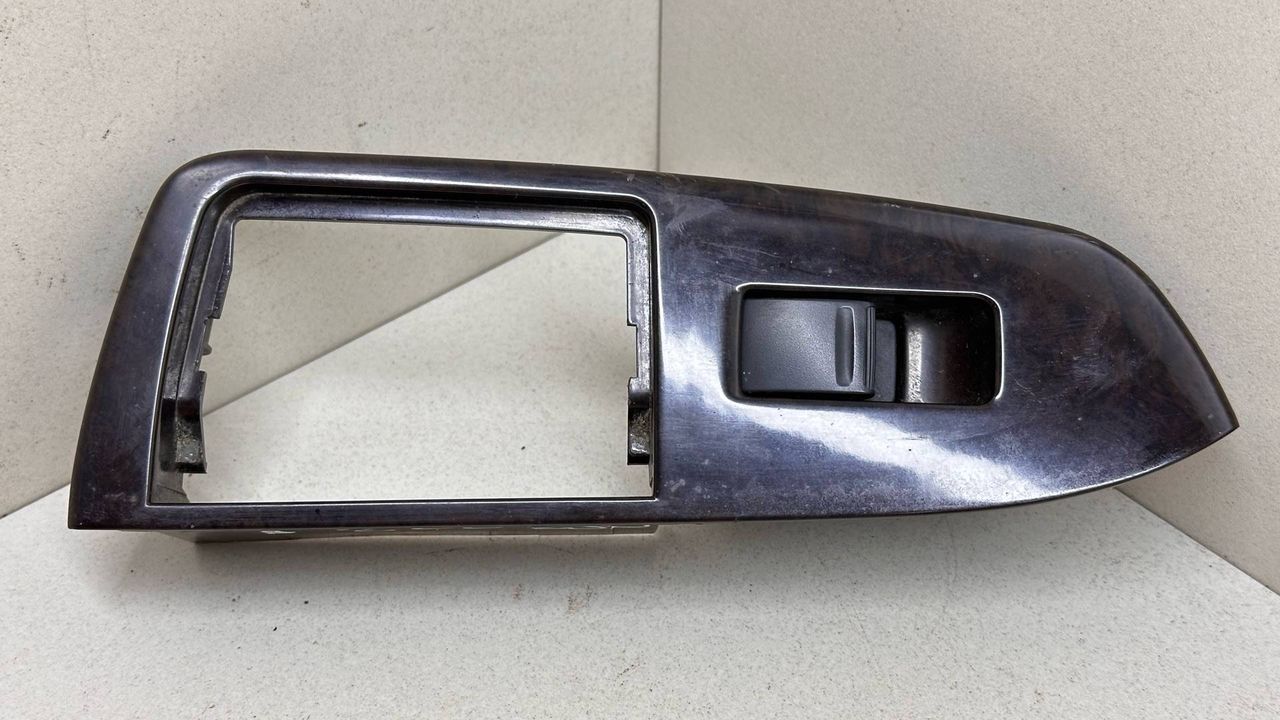 кнопка стеклоподъемника двери задней Toyota Mark II 7 поколение X90 1994, 2.5 л., i, 1JZ-GE, бензин, АКПП, белый, седан, полный привод, правый руль, 8481022110 - фото №1