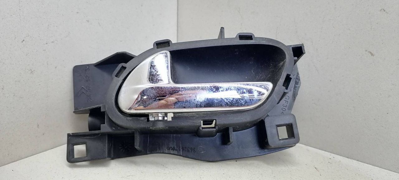 ручка внутренняя передняя левая Peugeot 407 1 поколение 2007, 2.0 л., HDi, дизель, 6МКПП, синий, универсал, передний привод, 96526178 - фото №1