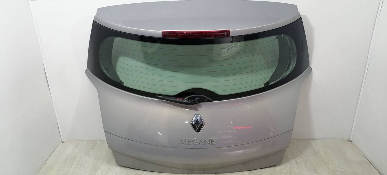 эмблема Renault Megane 2 поколение BM0B 2003, 1.4 л., i, K4J 730, бензин, 5МКПП, серебристый, хетчбэк 5 дв., передний привод, 8200115115 - фото №1