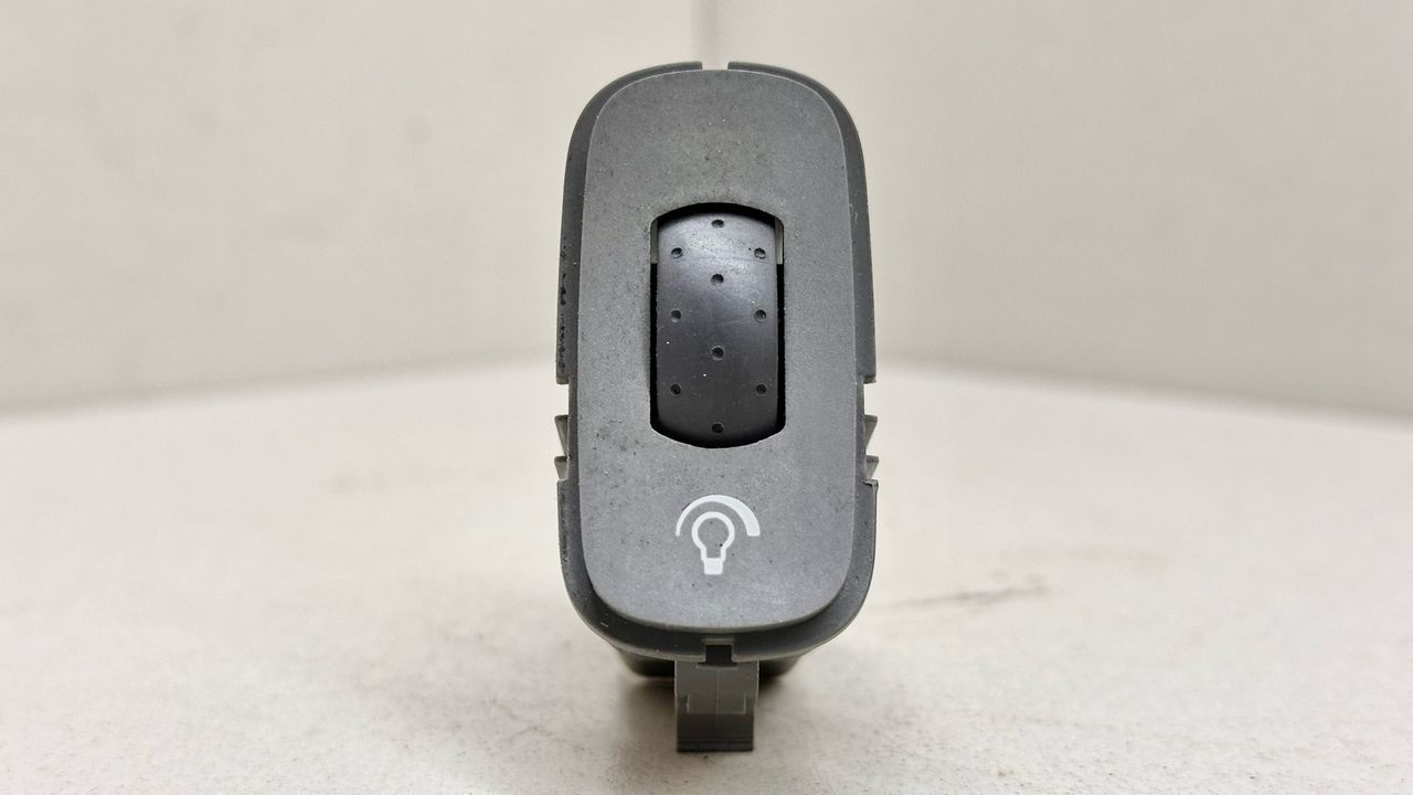 кнопка освещения панели приборов Renault Laguna 2 поколение 2001, 1.8 л., i, F4P 770, бензин, 5МКПП, серебристый, хетчбэк 5 дв., передний привод, 2653603 - фото №1