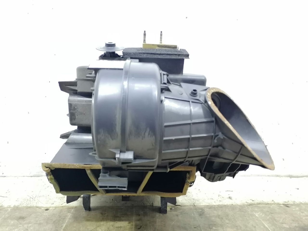 корпус отопителя (печки) Peugeot 1007 1 поколение 2005, 1.4 л., HDi, 8HZ (DV4TD), дизель, 5МКПП, серебристый, хетчбэк 3 дв., 9645808480 - фото №1