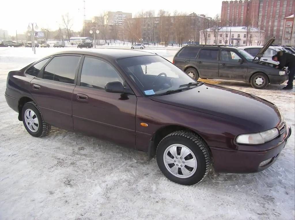 стекло двери передней правой Mazda 626 GE 1994, хетчбэк 5 дв. - фото №1
