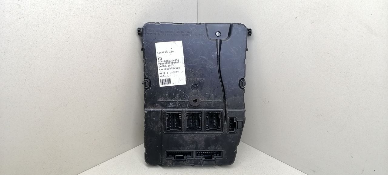 блок комфорта Renault Megane 2 поколение 2004, 1.5 л., DCi, K9K 722, дизель, 5МКПП, серебристый, хетчбэк 5 дв., передний привод, 8200306434, 8200280941 - фото №1
