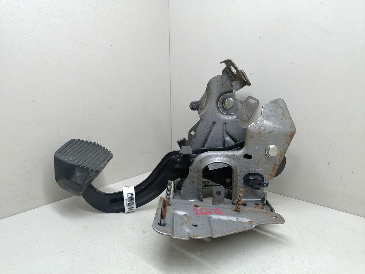 педаль тормоза Citroen C4 1 поколение 2005, 2.0 л., i, RFJ (EW10A), бензин, АКПП, т.серый, хетчбэк 5 дв., передний привод, 9653940780 - фото №1
