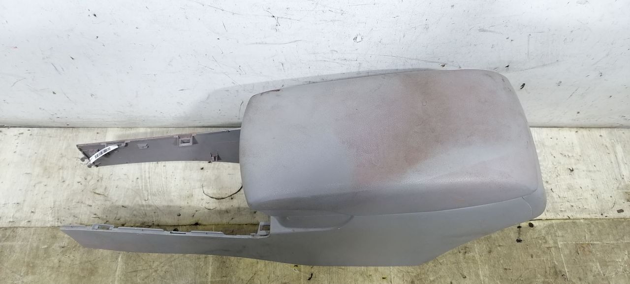 подлокотник Toyota Camry 7 поколение XV40 2008, 2.4 л., i, 2AZ-FE, бензин, АКПП, серебристый, седан, передний привод, 58912-06050 - фото №1