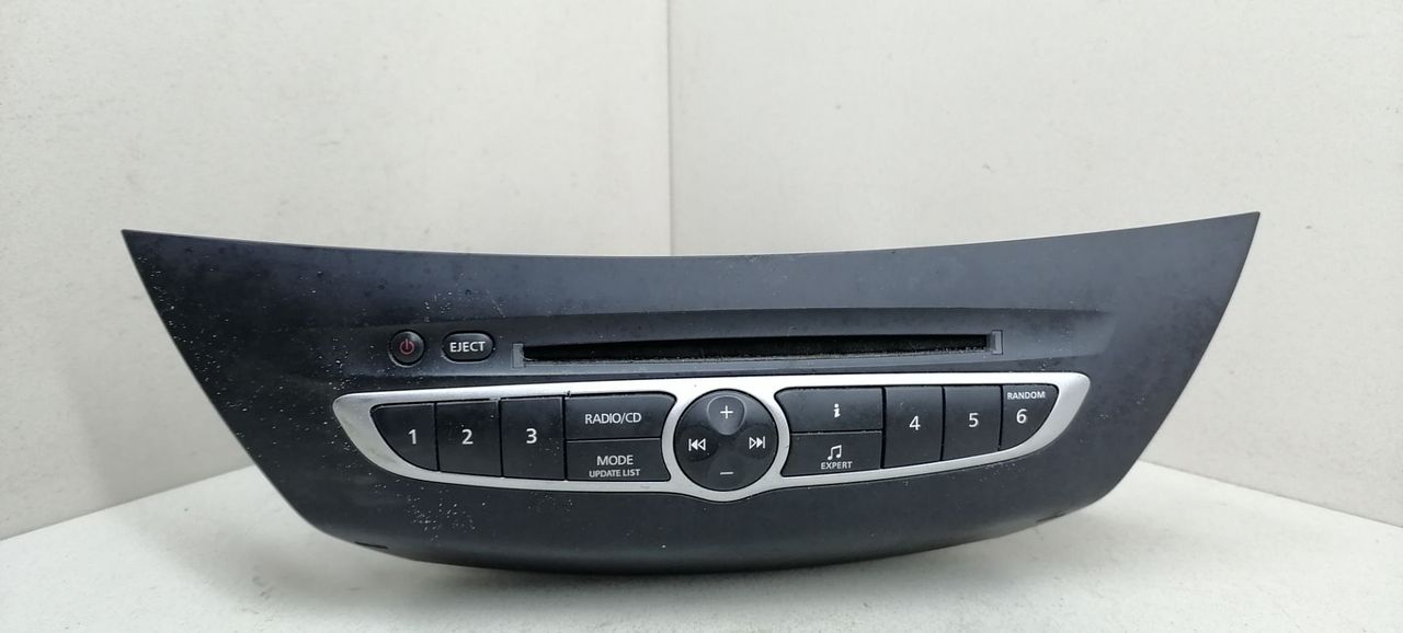 магнитола Renault Laguna 3 поколение 2008, 1.6 л., i, бензин, 6МКПП, синий, хетчбэк 5 дв., передний привод, 281150013R, 281150013RT - фото №1