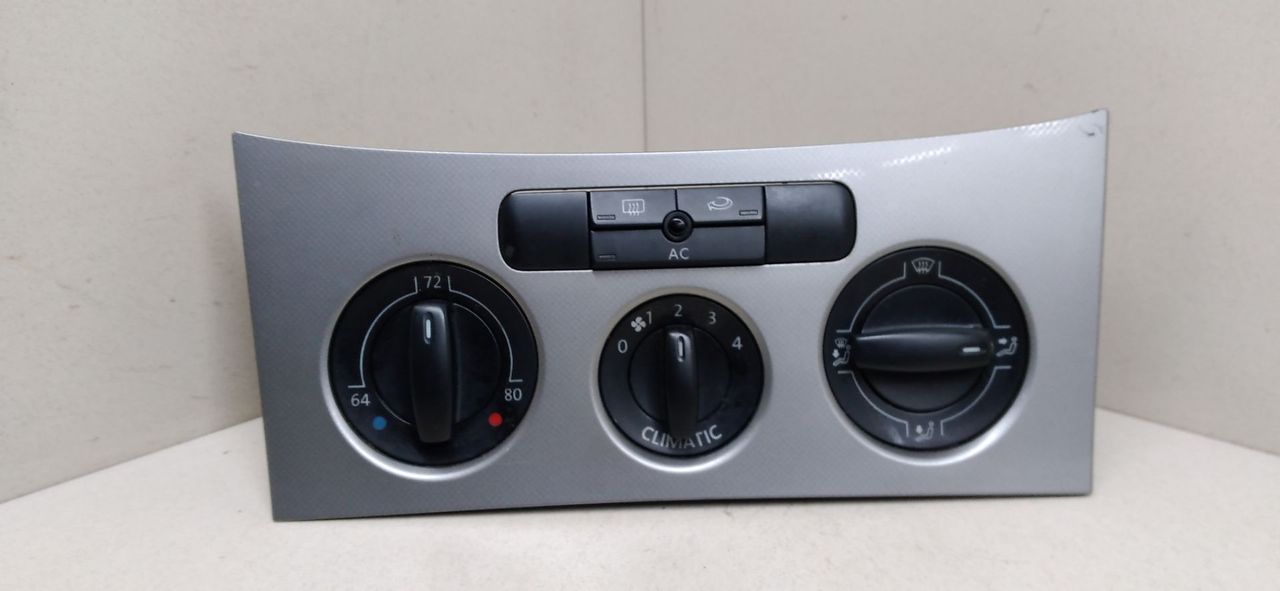 блок управления печки / климат-контроля Volkswagen Passat B6 2007, 2.0 л., бензин, АКПП, серебристый, универсал, передний привод, 1K0820047EB - фото №1