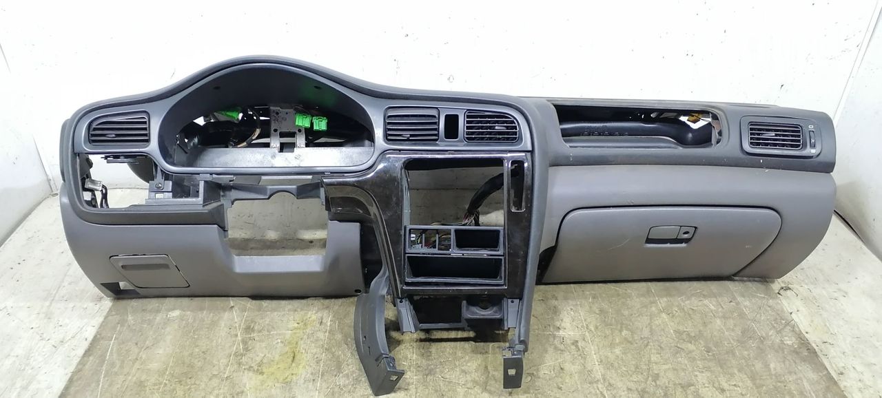 панель передняя салона (торпедо) Subaru Outback 2 поколение BH9 2002, 2.5 л., i, бензин, АКПП, зеленый, универсал, полный привод, 66045AE010ML - фото №1