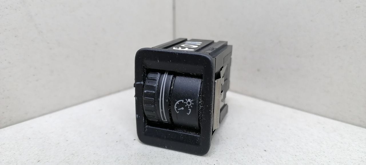 кнопка регулировки света Volkswagen Passat B6 2007, 2.0 л., бензин, АКПП, серебристый, универсал, передний привод, 3C0941334 - фото №1