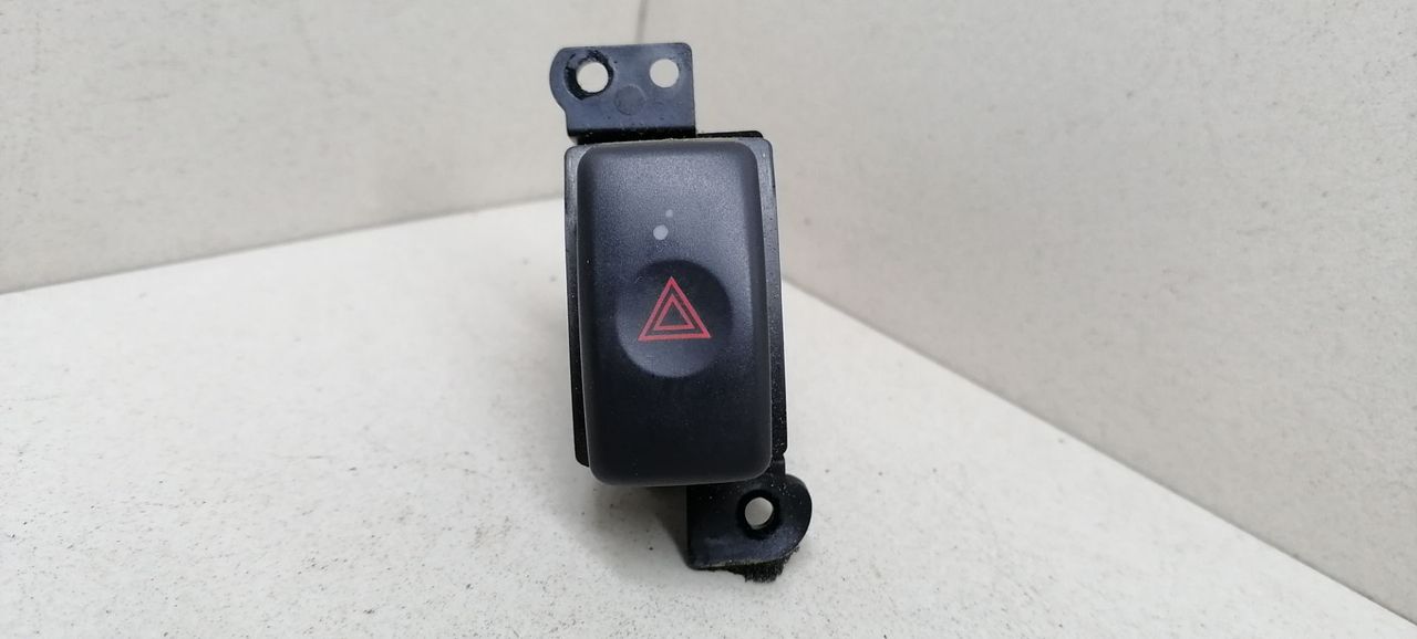 кнопка аварийной сигнализации Subaru Outback 2 поколение BH9 2002, 2.5 л., i, бензин, АКПП, зеленый, универсал, полный привод, 83037AE010 - фото №1