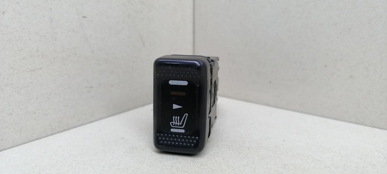 кнопка обогрева сидений Subaru Outback 2 поколение BH9 2002, 2.5 л., i, бензин, АКПП, зеленый, универсал, полный привод, 83245AE020 - фото №1