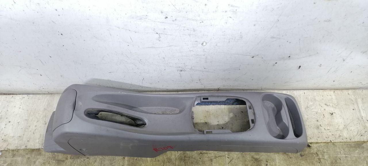 консоль салона Nissan Almera Tino V10 2001, 2.2 л., DCi, YD22DDTi, дизель, 5МКПП, серебристый, минивэн, передний привод, 96910BU010 - фото №1
