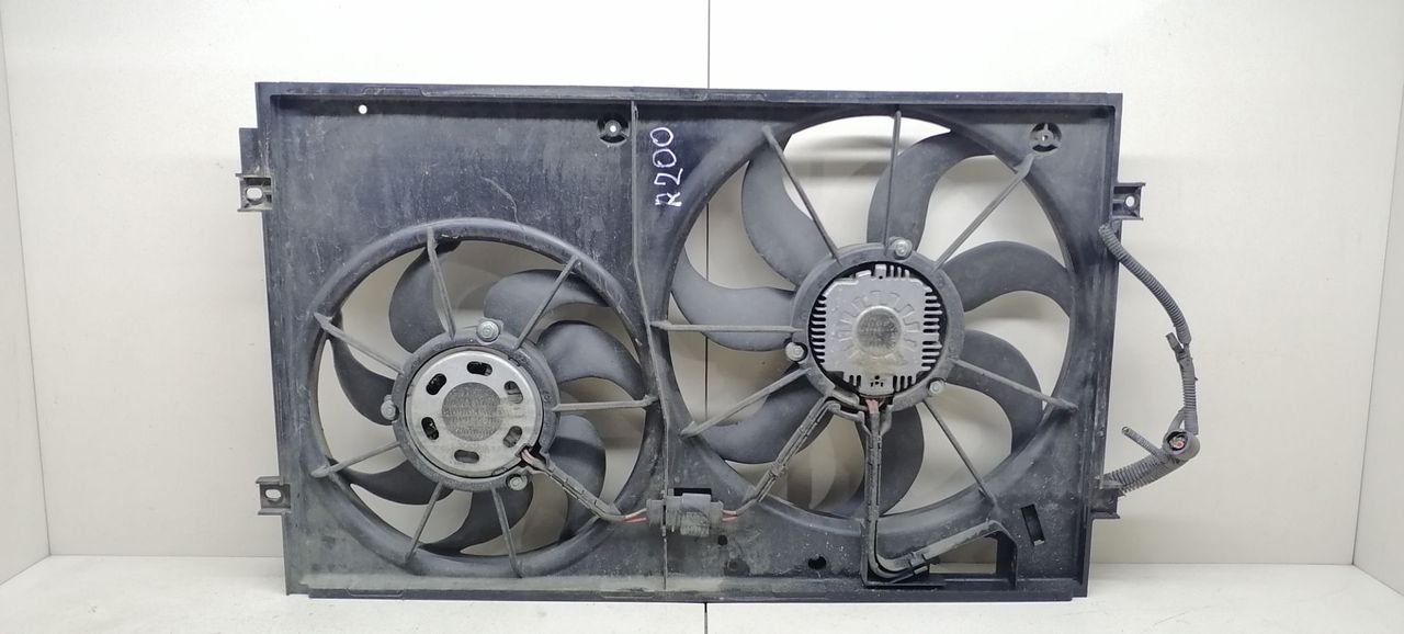 вентилятор радиатора Skoda Octavia 2 поколение (A5) 2004, 1.9 л., TDi, BJB, дизель, 5МКПП, темно-серый, хетчбэк 5 дв., передний привод, 1K0121207T - фото №1