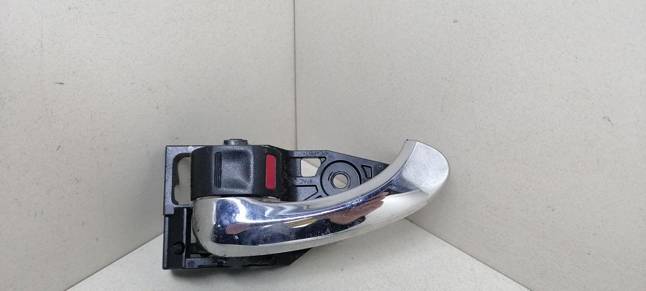 ручка внутренняя передняя левая Toyota Camry 7 поколение XV40 2008, 2.4 л., i, 2AZ-FE, бензин, АКПП, серебристый, седан, передний привод, 6920606030C0 - фото №1