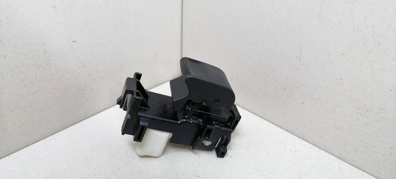 кнопка стеклоподъемника двери передней правой Toyota Camry 7 поколение XV40 2008, 2.4 л., 2AZ-FE, бензин, АКПП, серебристый, седан, передний привод, 8481006030 - фото №1