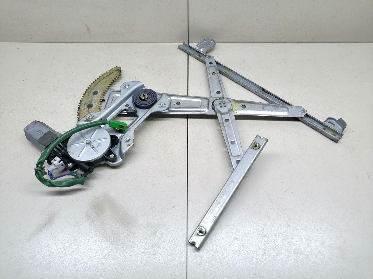 стеклоподъемник электрический передний правый Subaru Outback 2 поколение BH9 2002, 2.5 л., i, бензин, АКПП, зеленый, универсал, полный привод, 61222AE000 - фото №1