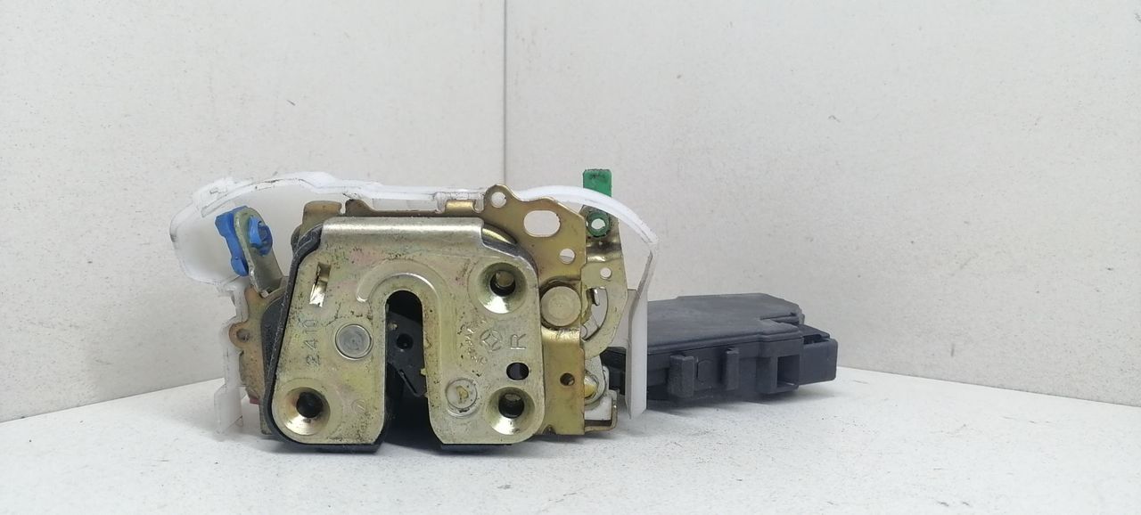 замок двери передней правой Subaru Outback 2 поколение BH9 2002, 2.5 л., i, бензин, АКПП, зеленый, универсал, полный привод, 61032AE000 - фото №1