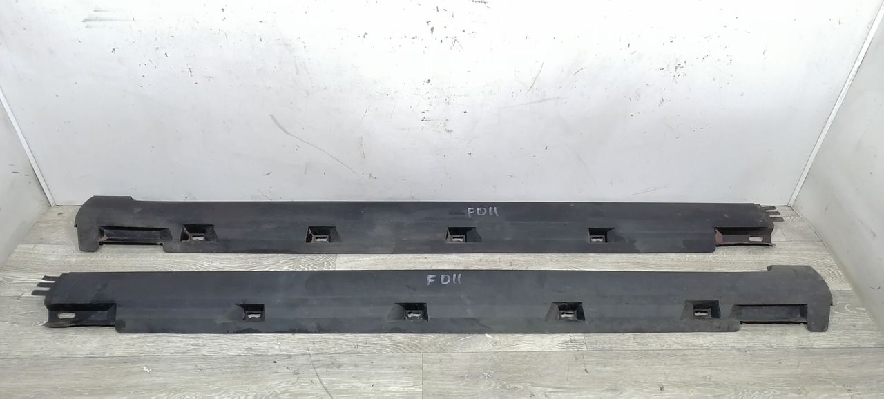 накладка на порог Volkswagen Passat B6 2007, 2.0 л., бензин, АКПП, серебристый, универсал, передний привод, 3C0853855A, 3C0853855B - фото №1