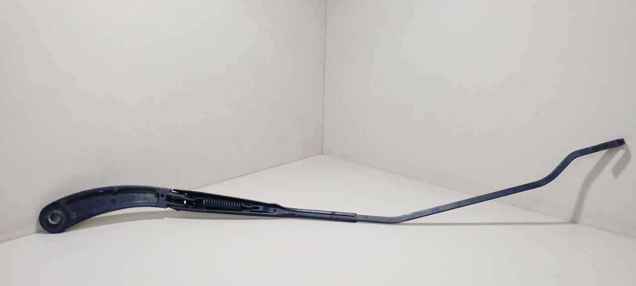 щеткодержатель (поводок стеклоочистителя, дворник) Renault Megane 2 поколение 2005, 1.9 л., DCi, дизель, 6МКПП, синий, универсал, передний привод, 8200036912 - фото №1