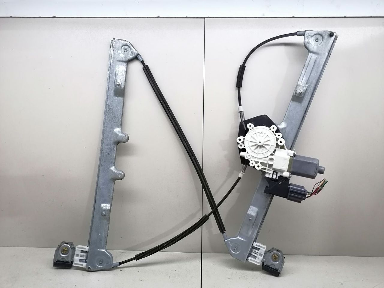 стеклоподъемник электрический передний правый Mitsubishi Colt 6 поколение (Z20/Z30) 2005, 1.1 л., 3A91, бензин, МКПП, красный, хетчбэк 5 дв., передний привод, 662040-2050 - фото №1