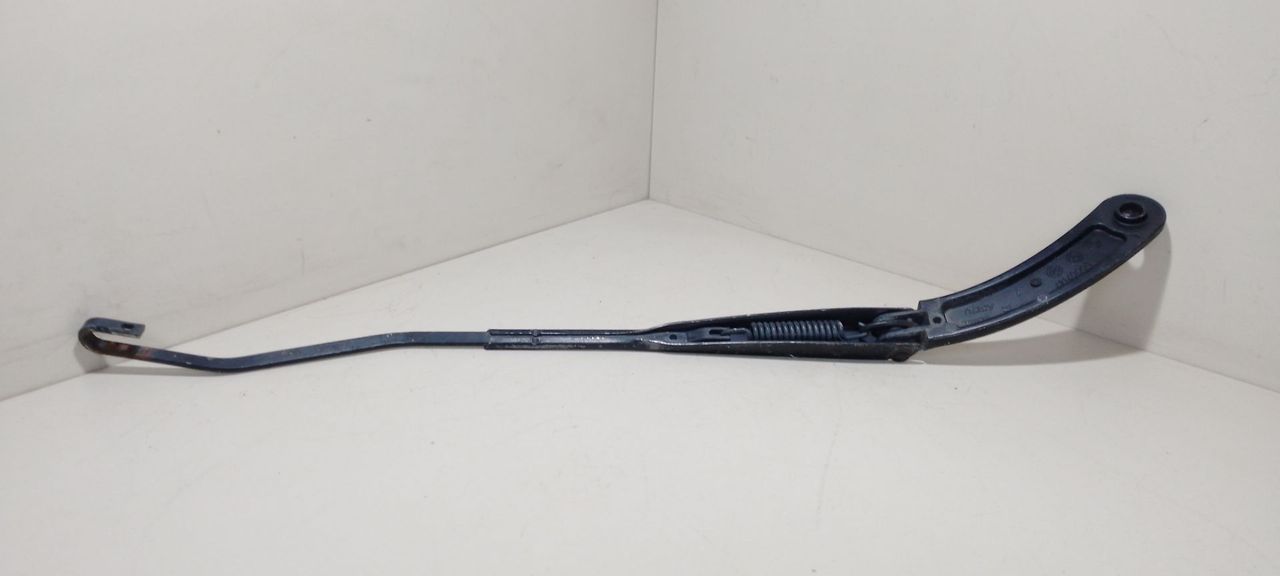 щеткодержатель (поводок стеклоочистителя, дворник) Renault Megane 2 поколение 2005, 1.9 л., DCi, дизель, 6МКПП, синий, универсал, передний привод, 8200036915, 8200036916 - фото №1