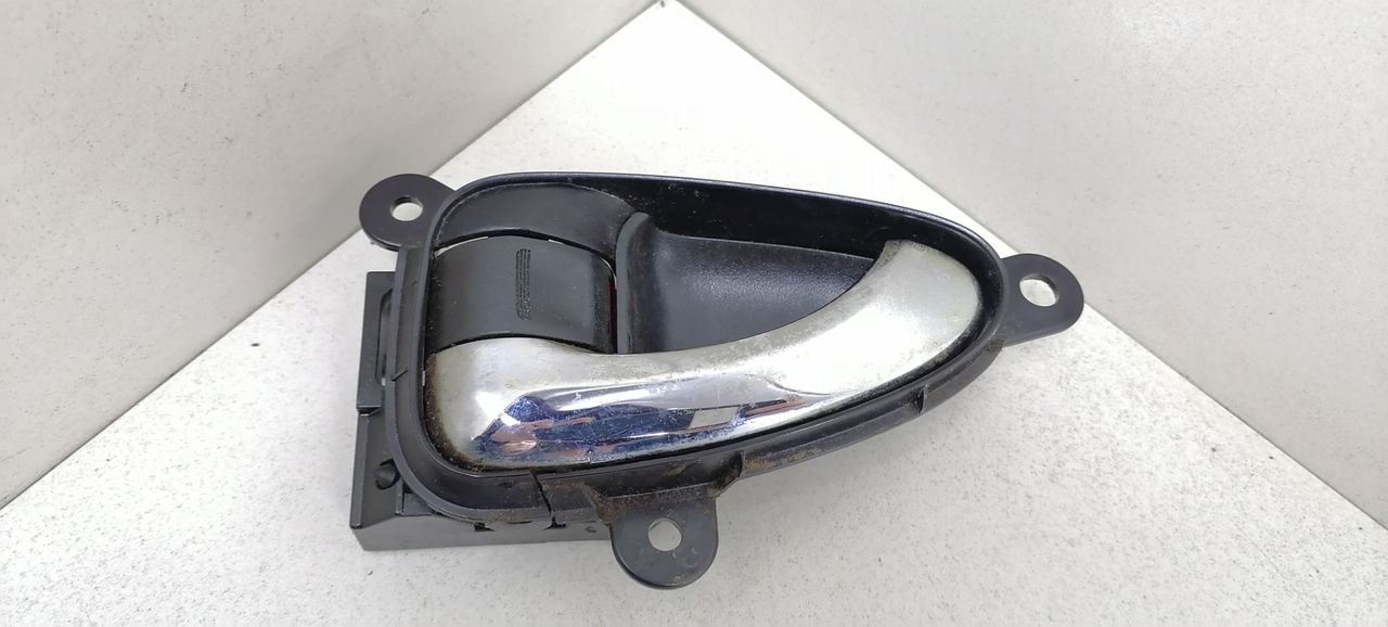 ручка внутренняя передняя левая Toyota Camry 7 поколение XV40 2008, 2.4 л., 2AZ-FE, бензин, АКПП, серебристый, седан, передний привод, 6920606030C0 - фото №1