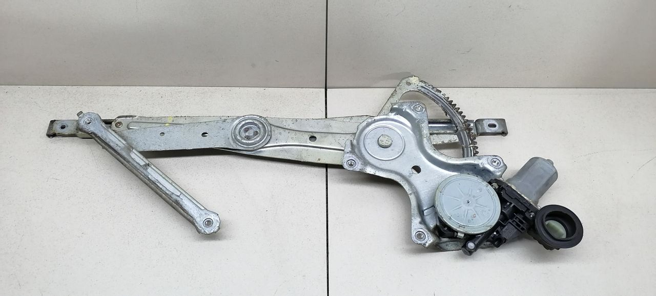 стеклоподъемник электрический передний левый Toyota Camry 7 поколение XV40 2008, 2.4 л., 2AZ-FE, бензин, АКПП, серебристый, седан, передний привод, 6980206070 - фото №1