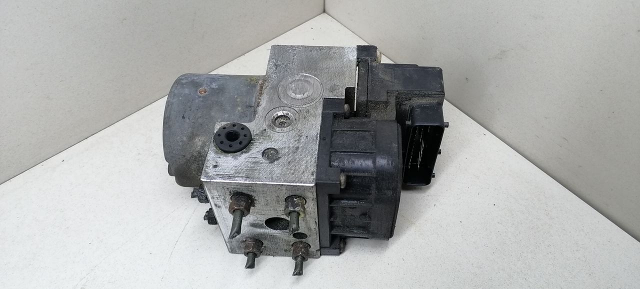 блок ABS Subaru Outback 2 поколение BH9 2002, 2.5 л., i, бензин, АКПП, зеленый, универсал, полный привод, 27534AE060, 11000041420, 2840538104 - фото №1