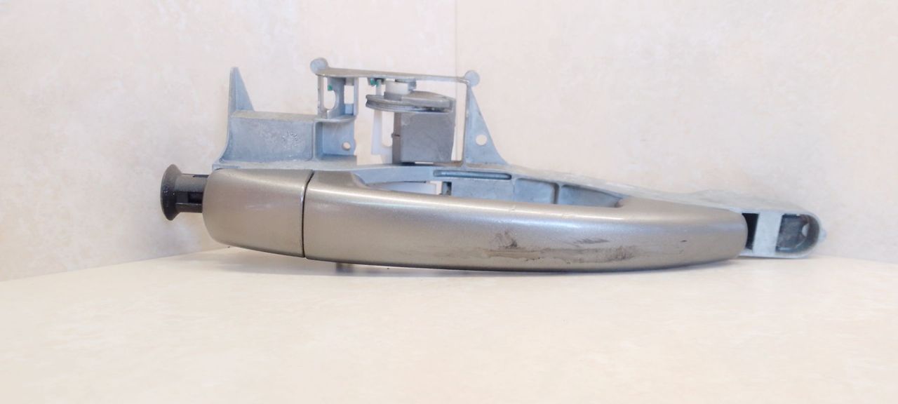 ручка наружная задняя правая Citroen C4 Grand Picasso 1 поколение 2007, 1.6 л., HDi, 9HZ (DV6TED4), дизель, 5МКПП, минивэн, передний привод, ZP5FABI - фото №1