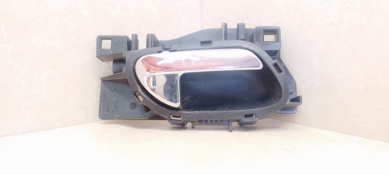 ручка внутренняя передняя правая Citroen C4 Grand Picasso 1 поколение 2007, 1.6 л., HDi, 9HZ (DV6TED4), дизель, 5МКПП, минивэн, передний привод, 96555516VD - фото №1