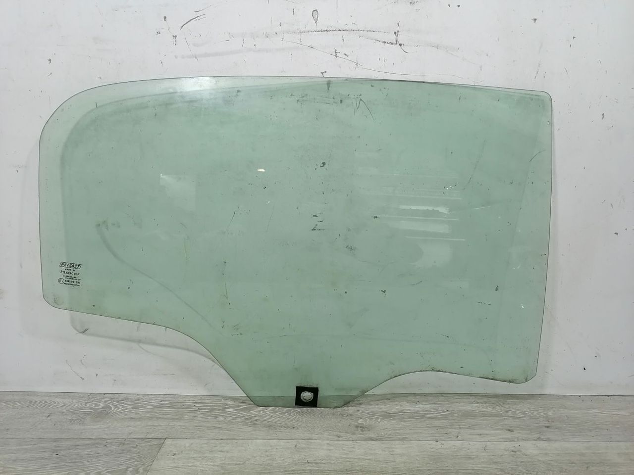 стекло двери задней правой Fiat Grande Punto 1 поколение 2006, 1.3 л., дизель, 5МКПП, салатовый, хетчбэк 5 дв., передний привод, 51854684, 51701413 - фото №1