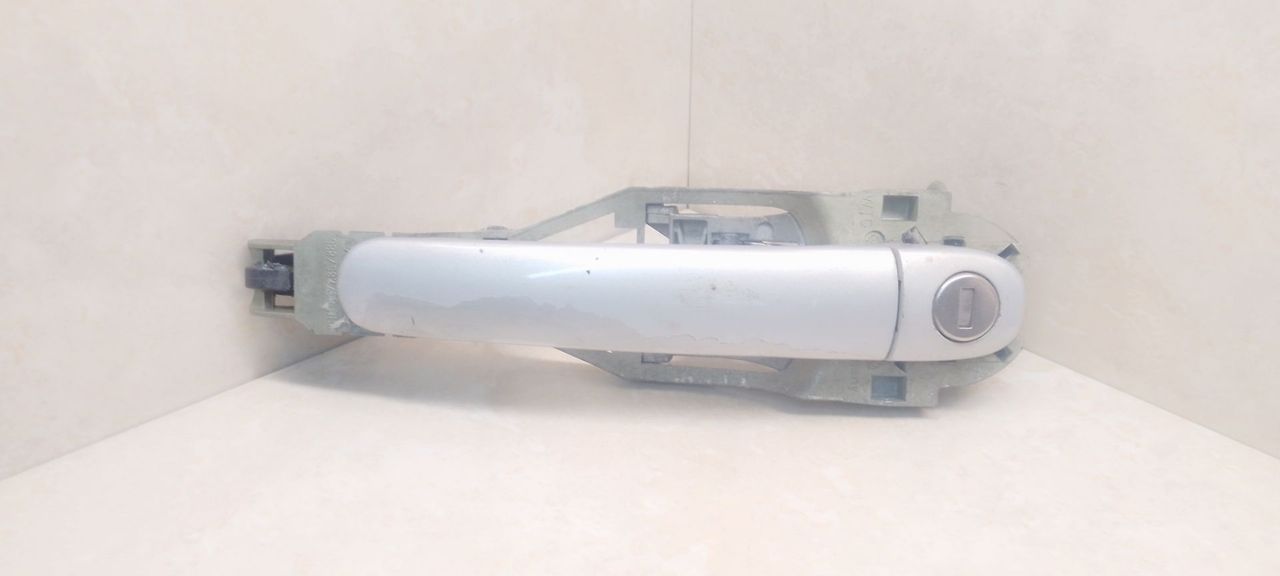 ручка наружная Volkswagen Passat B5 3B5 1997, 1.9 л., TDi, AHU, дизель, 5МКПП, серебристый, седан, передний привод, 3B0837885886 - фото №1