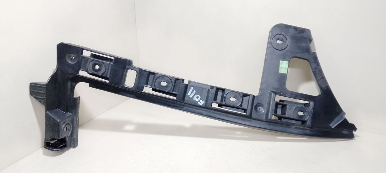 Крепление бампера заднего Volkswagen Passat B6 2007, 2.0 л., бензин, АКПП, серебристый, универсал, передний привод, 3C9807394 - фото №1
