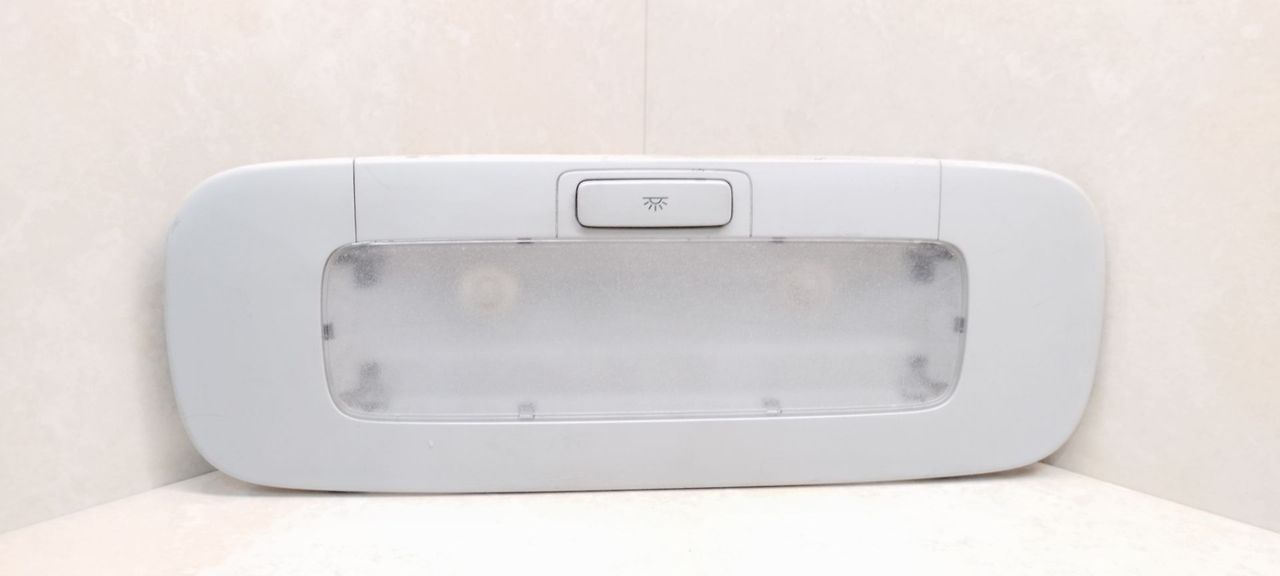 фонарь салона (плафон) Volkswagen Passat B6 2007, 2.0 л., бензин, АКПП, серебристый, универсал, передний привод, 1K0947-291 - фото №1
