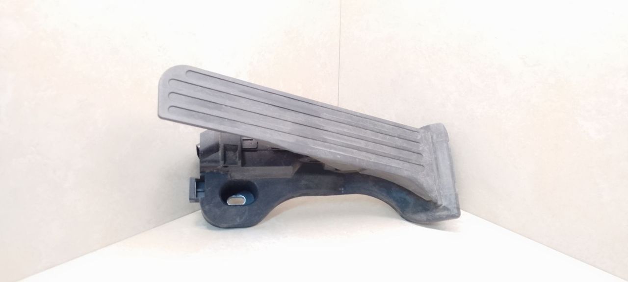 педаль Volkswagen Passat B6 2007, 2.0 л., бензин, АКПП, серебристый, универсал, передний привод, HELLA, 1K1723503L, 6PV008600-01 - фото №1