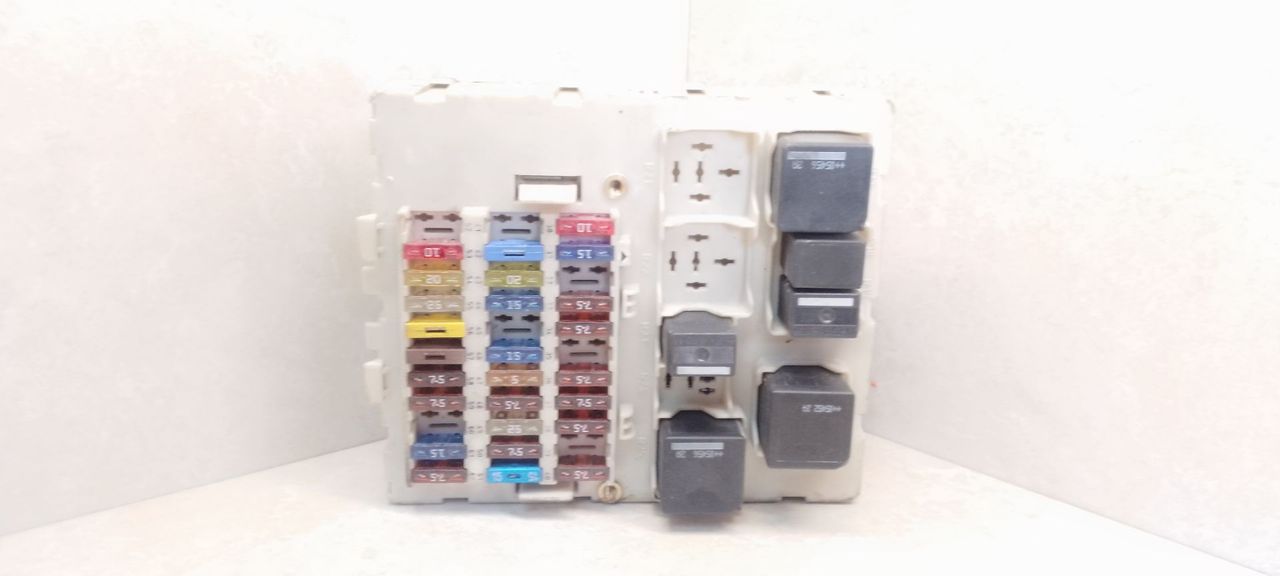 блок предохранителей Ford Transit Connect 1 поколение TC7 2005, 1.8 л., TDCi, дизель, 5МКПП, синий, фургон, передний привод, 518774302, 2T1T14A073BDH - фото №1