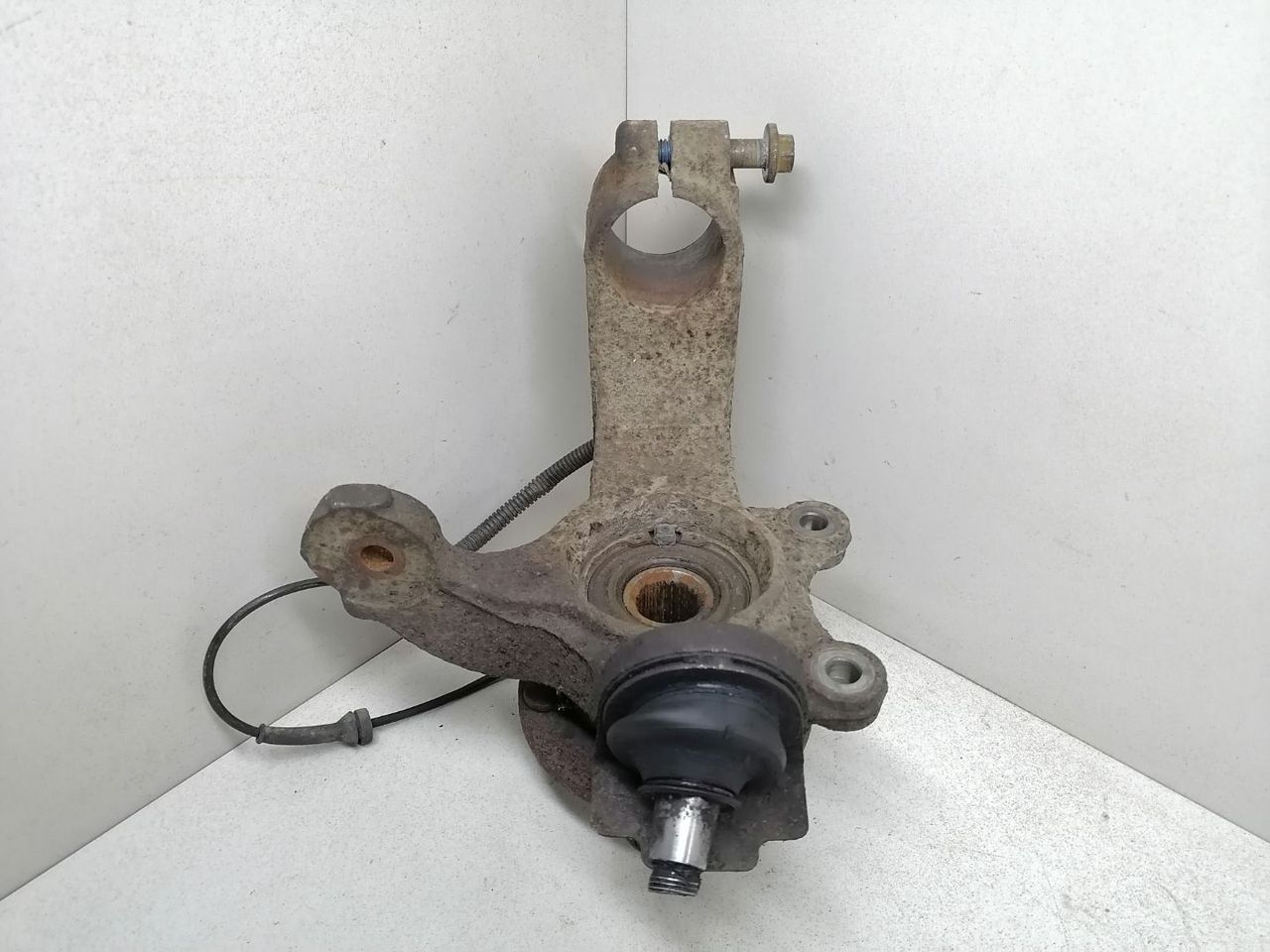 ступица передняя левая Ford Transit Connect 1 поколение TC7 2005, 1.8 л., TDCi, дизель, 5МКПП, синий, фургон, передний привод, 1473257, 1439609 - фото №1