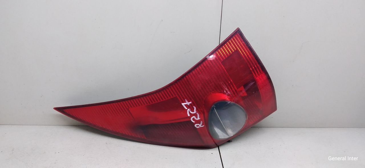 фонарь задний правый Renault Megane 2 поколение 2005, 1.9 л., DCi, дизель, 6МКПП, синий, универсал, передний привод, 8200142683 - фото №1