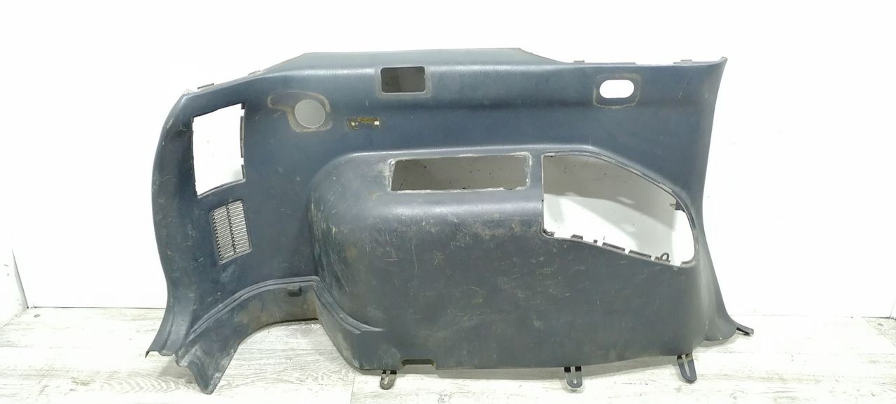 обшивка багажника Hyundai Santamo 1 поколение 1999, 2.0 л., i, бензин, 5МКПП, серебристый, минивэн, передний привод, 85540-M2000, 85540-M2010 - фото №1