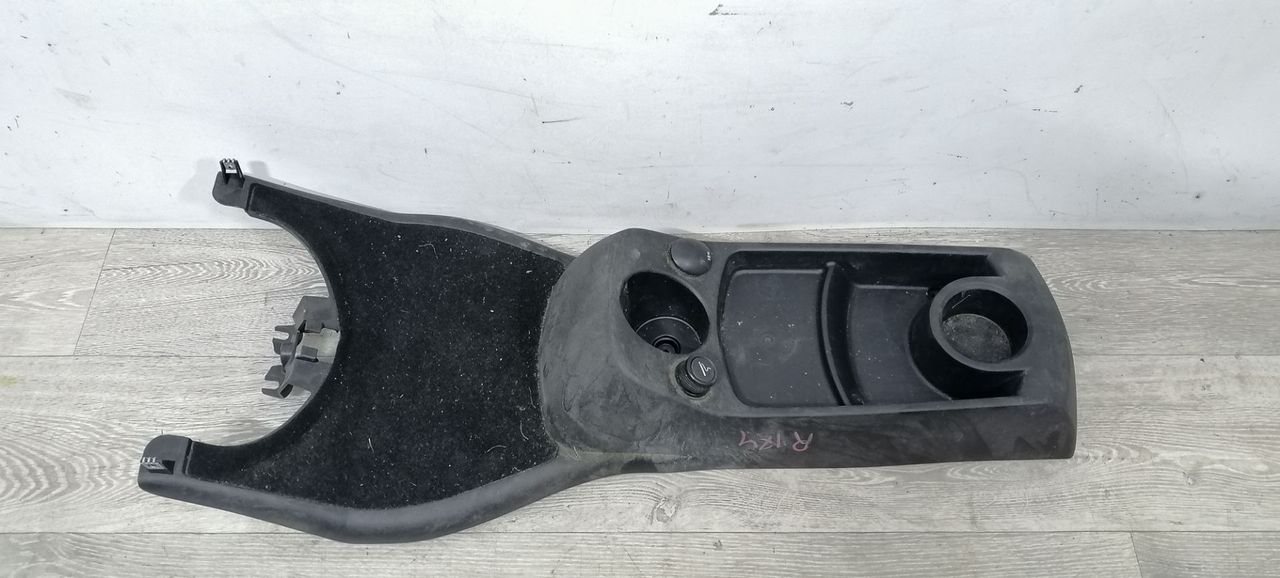 консоль салона Citroen C4 Grand Picasso 1 поколение 2007, 1.6 л., HDi, 9HZ (DV6TED4), дизель, 5МКПП, минивэн, передний привод, 9689084980 - фото №1