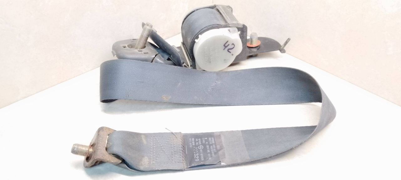 ремень безопасности Hyundai Santamo 1 поколение 1999, 2.0 л., i, бензин, 5МКПП, серебристый, минивэн, передний привод, HSS90329RA0464, P21329 - фото №1