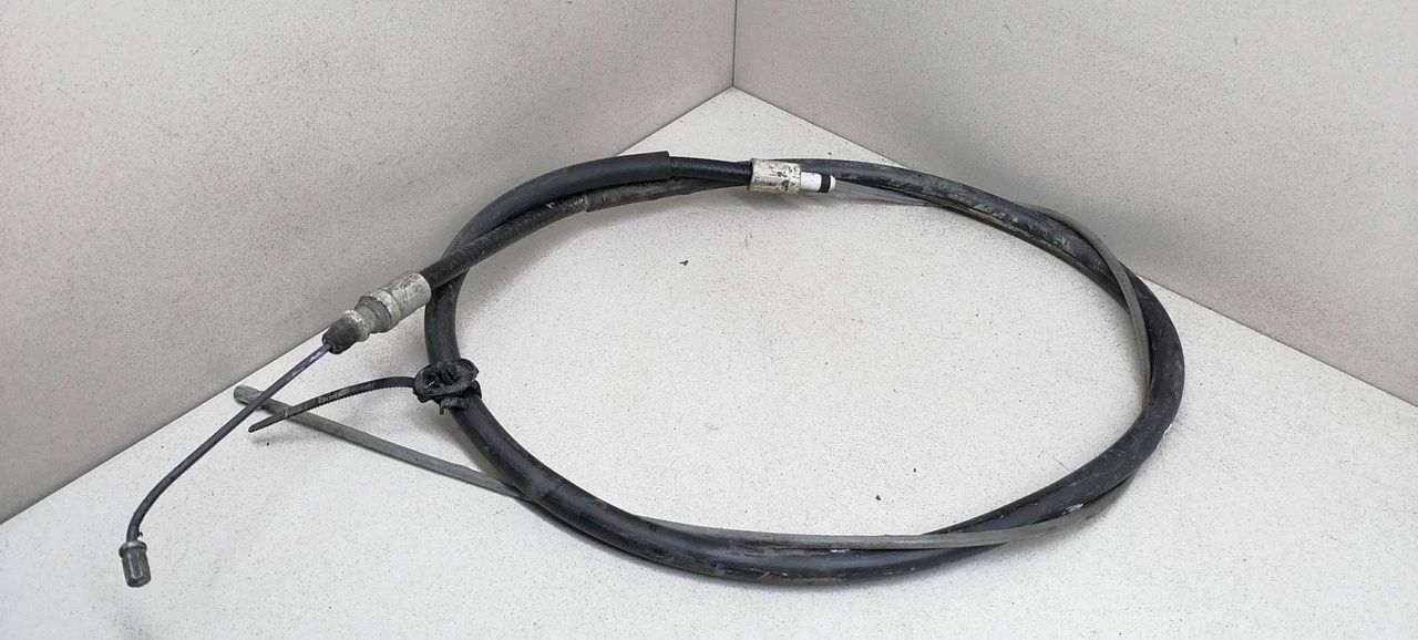 трос ручника Citroen C4 1 поколение 2005, 2.0 л., i, RFJ (EW10A), бензин, АКПП, т.серый, хетчбэк 5 дв., передний привод, 474620, E074105 - фото №1