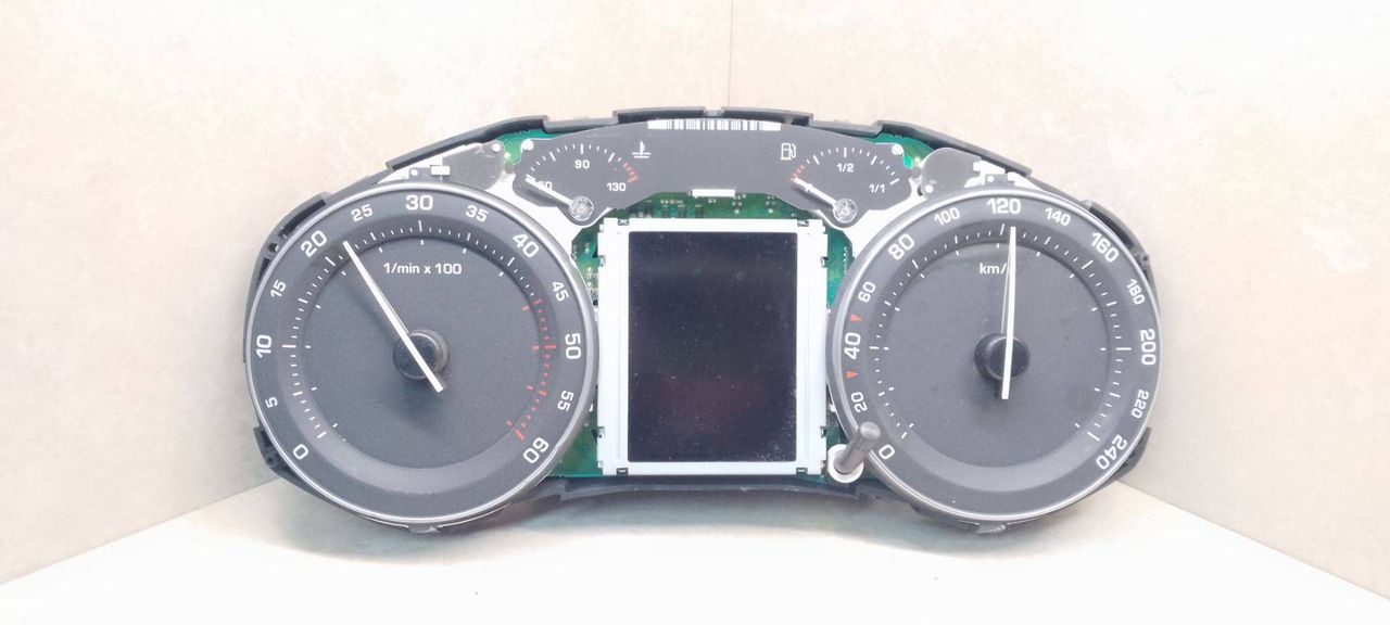 щиток приборов (приборная панель) Skoda Octavia 2 поколение (A5) 2004, 1.9 л., TDi, BJB, дизель, 5МКПП, темно-серый, хетчбэк 5 дв., передний привод, A2C53032533 - фото №1