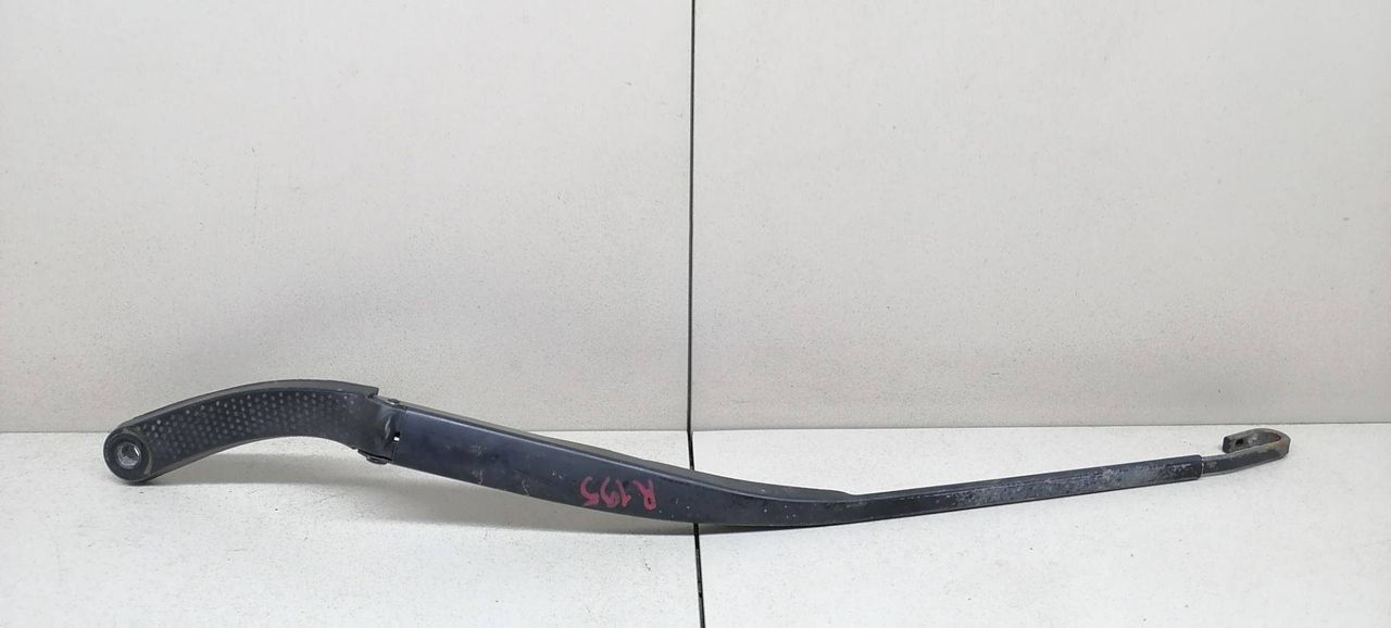 щеткодержатель (поводок стеклоочистителя, дворник) Renault Laguna 2 поколение 2001, 1.8 л., i, F4P 770, бензин, 5МКПП, серебристый, хетчбэк 5 дв., передний привод, 7701049033 - фото №1