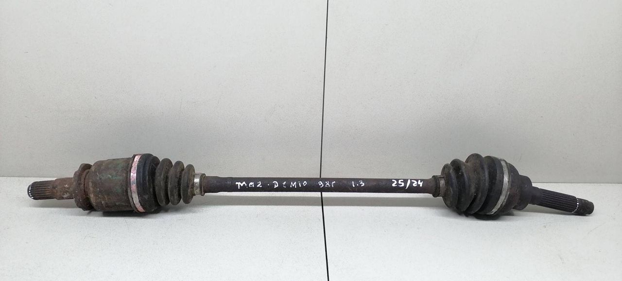 полуось передняя правая (приводной вал, ШРУС) Mazda Demio DW 1998, 1.3 л., бензин - фото №1