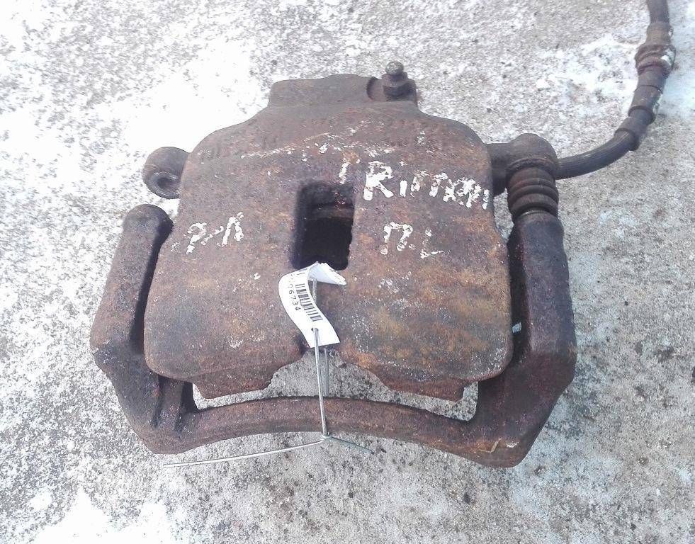 скоба суппорта Nissan Primera P10 1997 - фото №1