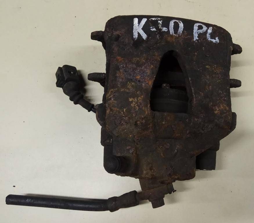 скоба суппорта Volkswagen Bora 1 поколение 2001, 1.6 л., i, AZD, бензин, 5МКПП, серебристый, универсал, передний привод - фото №1